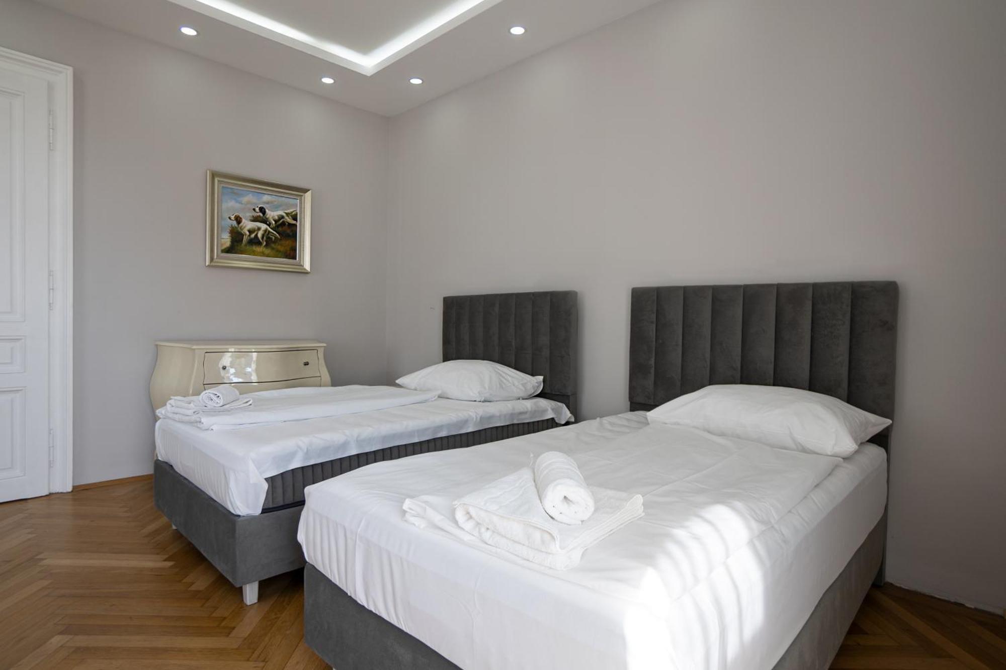 Charming 2-Room Apartment With Balcony, 15 Min To Center เวียนนา ภายนอก รูปภาพ