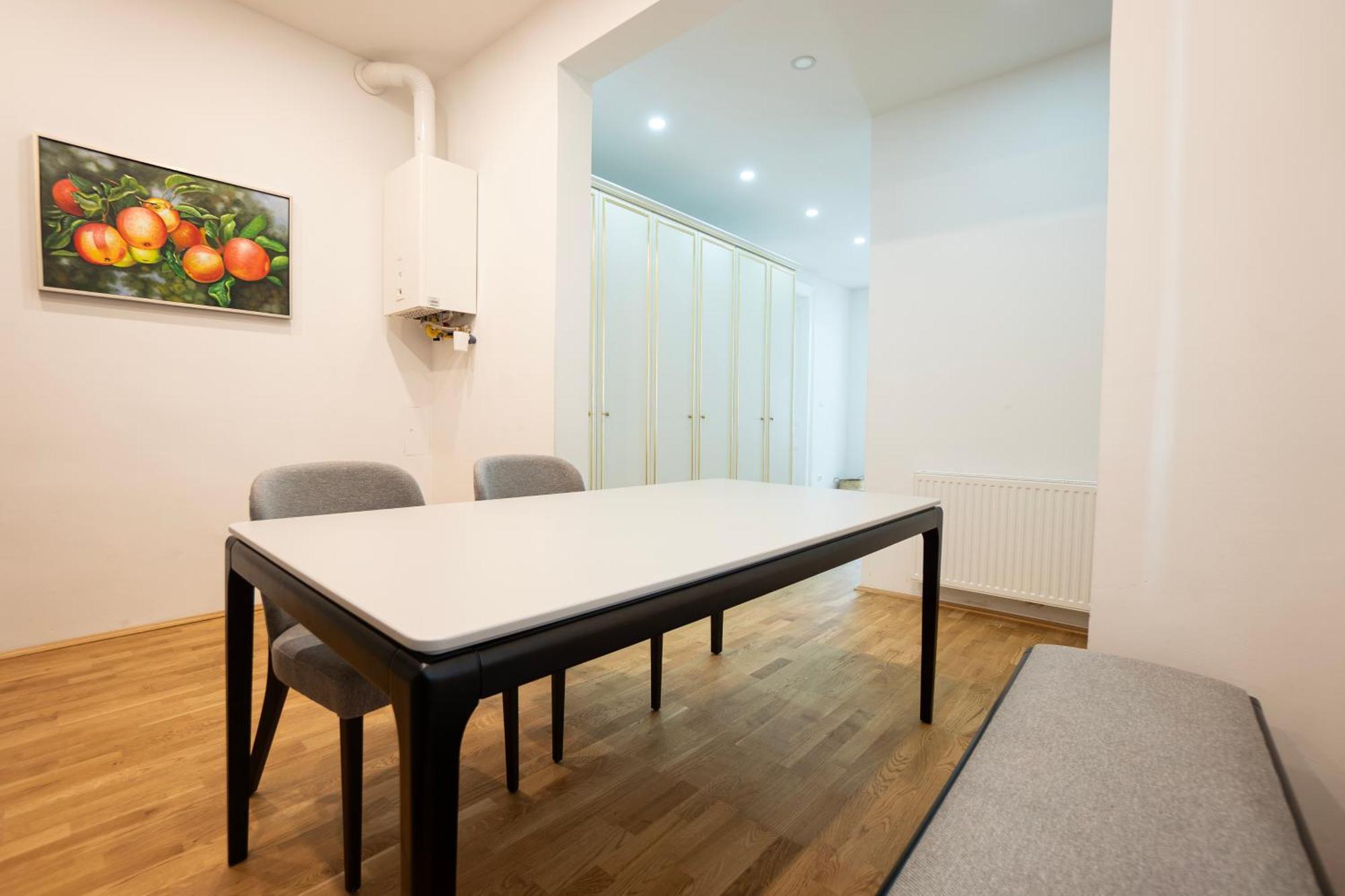 Charming 2-Room Apartment With Balcony, 15 Min To Center เวียนนา ภายนอก รูปภาพ