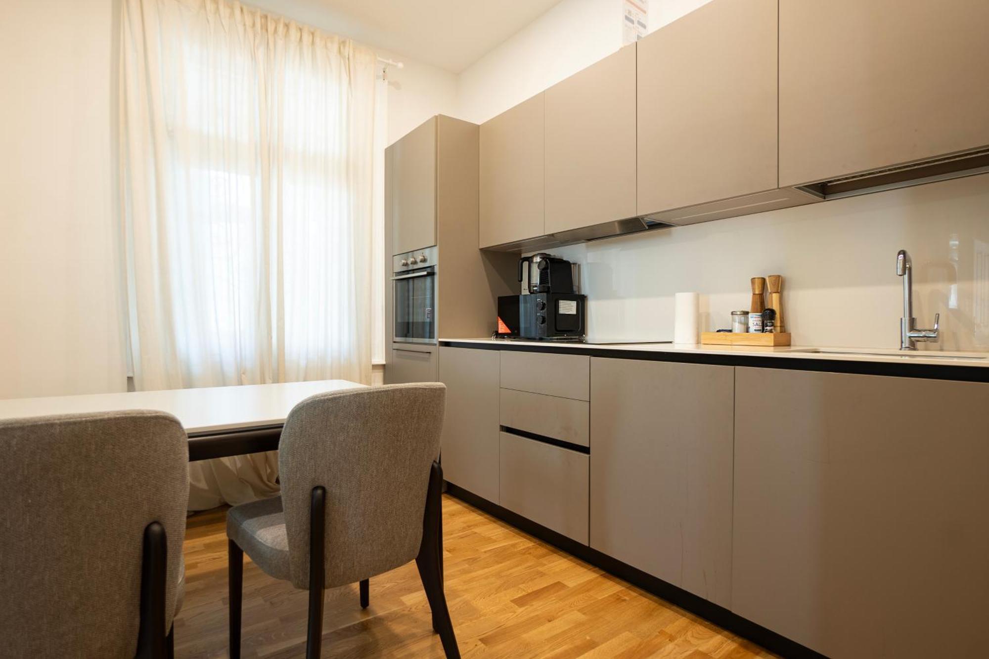 Charming 2-Room Apartment With Balcony, 15 Min To Center เวียนนา ภายนอก รูปภาพ