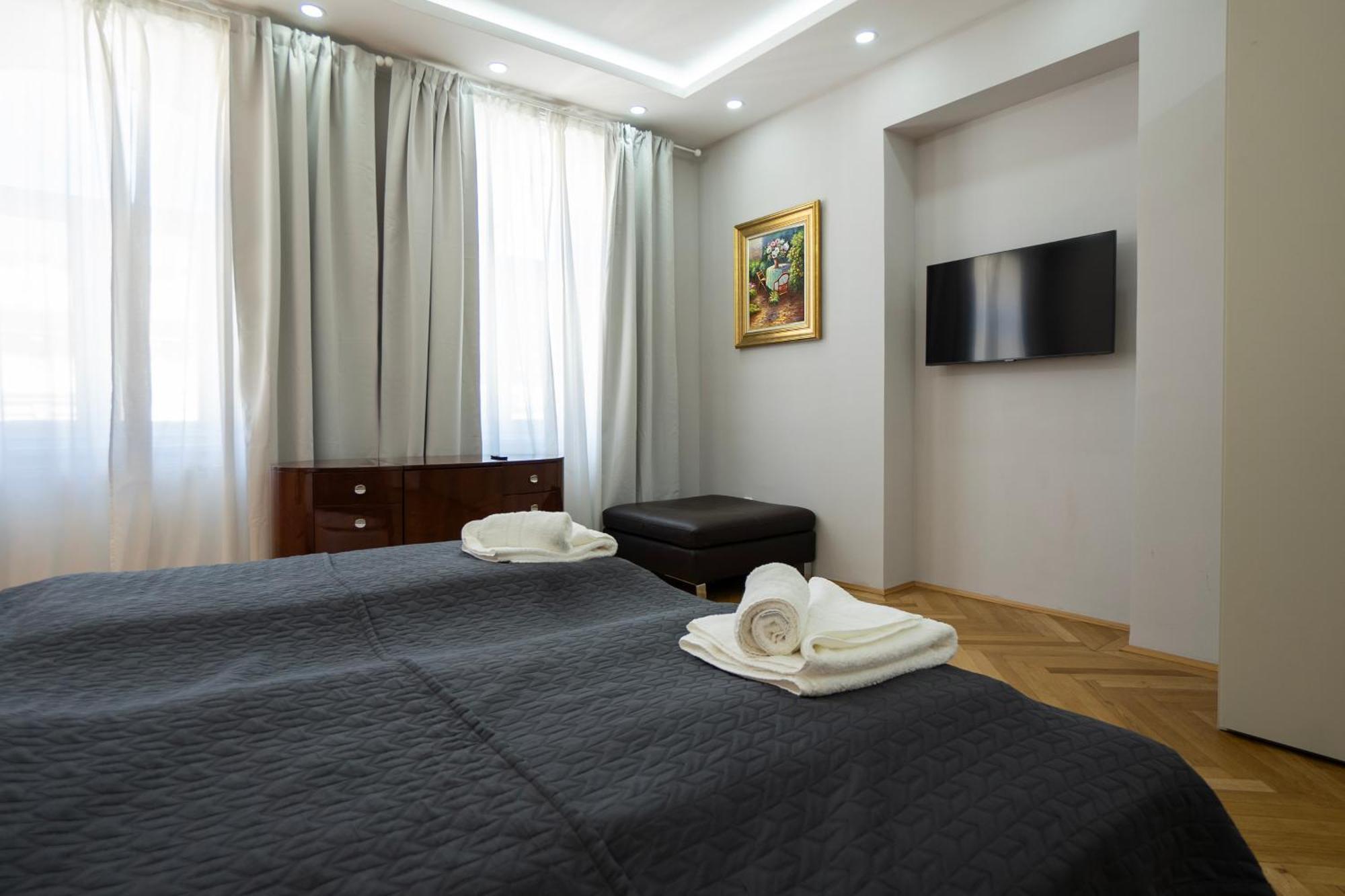 Charming 2-Room Apartment With Balcony, 15 Min To Center เวียนนา ภายนอก รูปภาพ